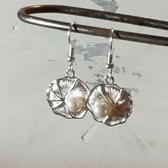 Hand Crafted White Faux Cultured Pearl Silver Plated Lily Pad Dangle Earrings - Picture 3 of 10